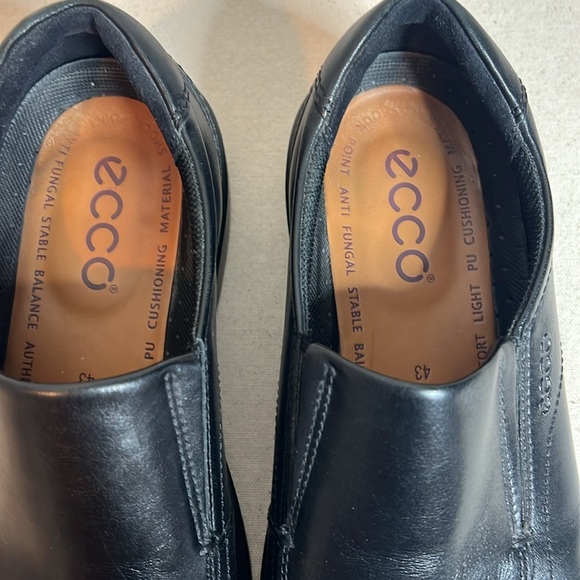 ECCO Men’s Black Leather Slip-On Loafers | Comfort Dress Shoes - Picture 5 of 6